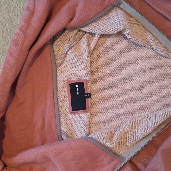 🌻 2/$30 Hurley Cowl Neck Sweater - Picture 2 of 3